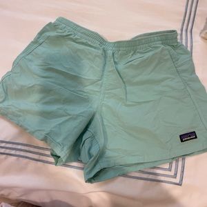 Women’s Patagonia baggies! Great condition!